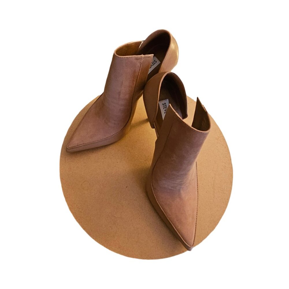 Steve Madden Daniela Women's classy ankle fashion boot /Pointed toe